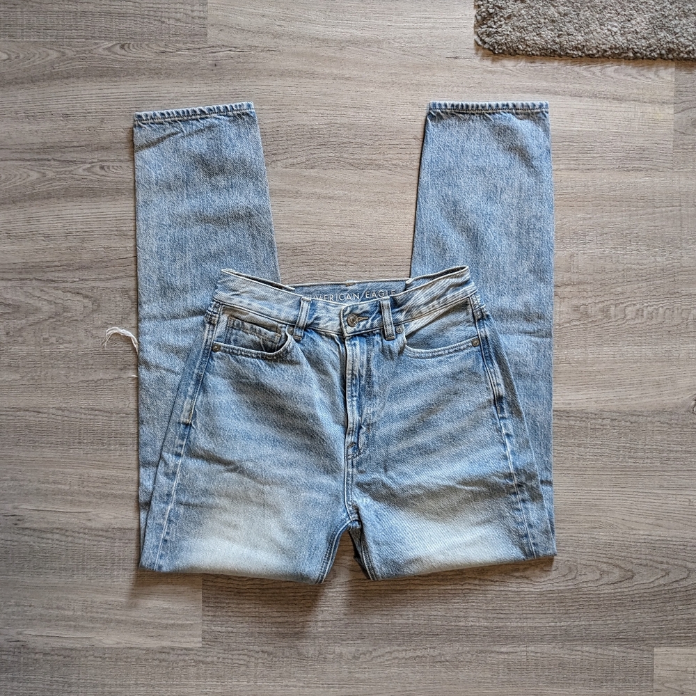 american eagle ripped mom jeans